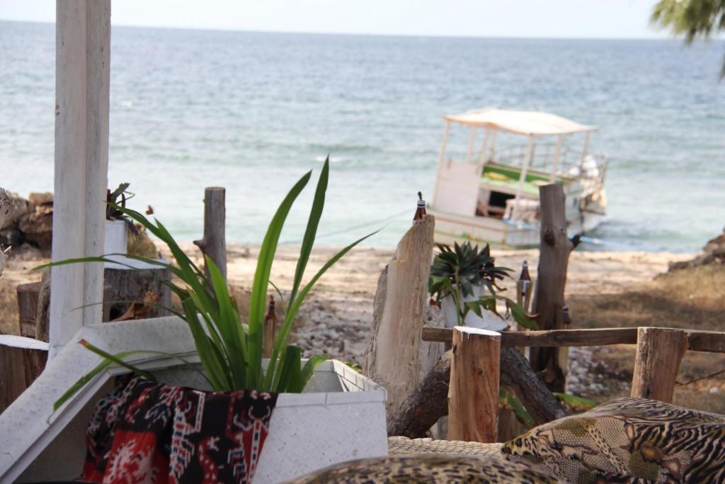 Hotel Pondok Wisata Pantai Cemara Mondu Exterior foto